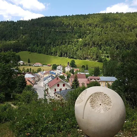 La Louvatiere 28 *